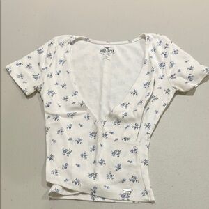 Hollister White and Blue Floral Women's Blouse